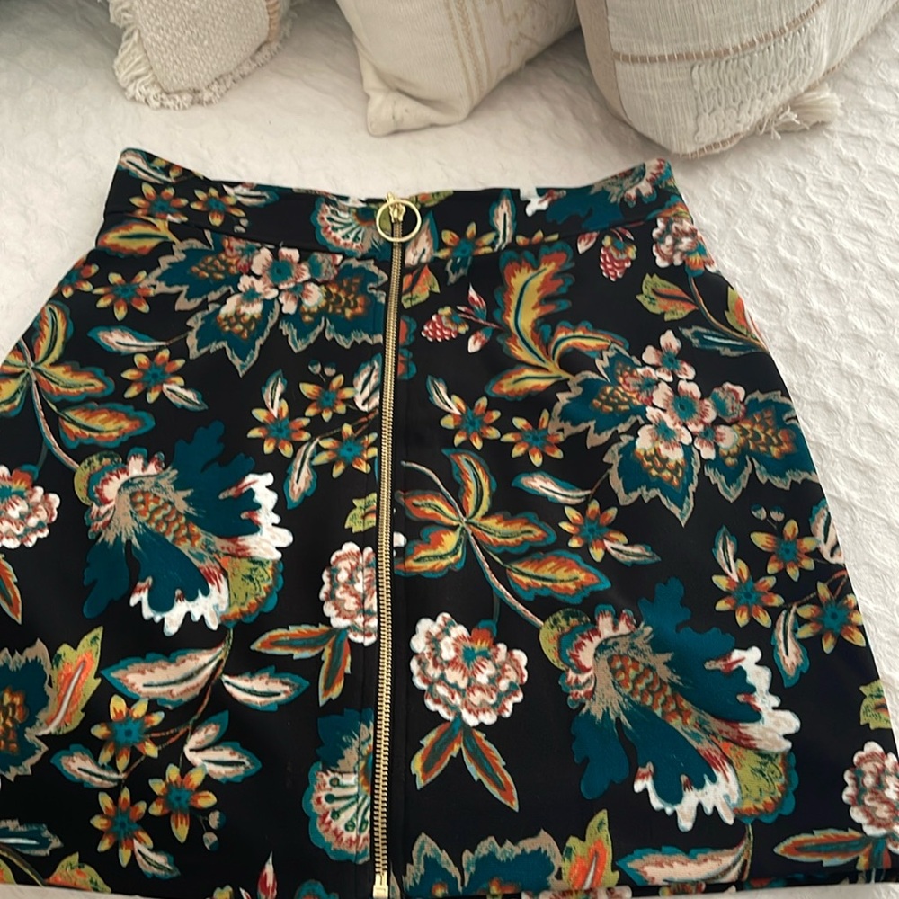 Inc. black floral above the knee skirt.